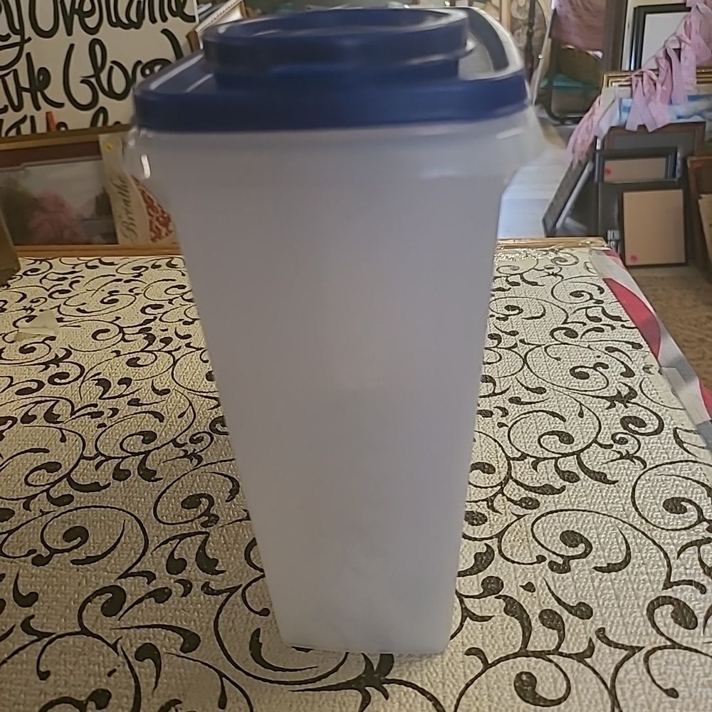 Tupperware Cereal Dispenser - Picture 6 of 8